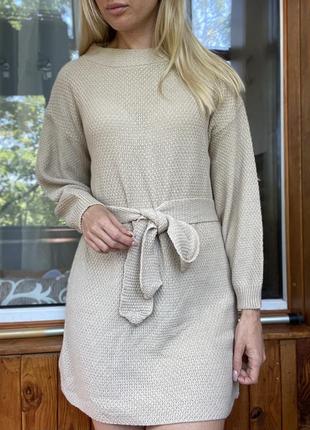 Женское вязаное платье с поясом1 фото