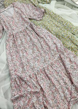 Ніжна ярусна сукня міді вільного крою в квітковий принт h&m