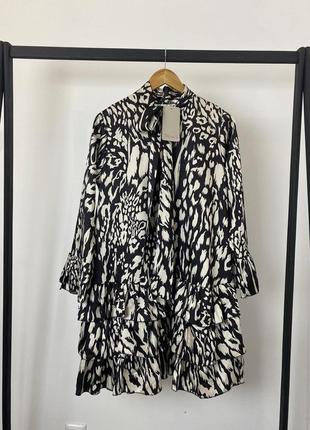 Вишукане плаття в анімалістичний принт