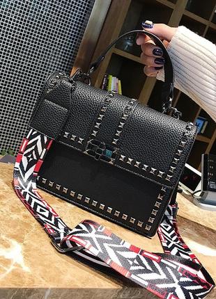 Женская черная сумка клатч с заклепками3 фото