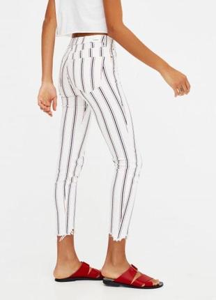Стильные джинсы pull & bear  белые в полоску скинни skinny