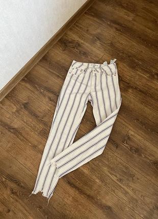 Стильные джинсы pull & bear  белые в полоску8 фото