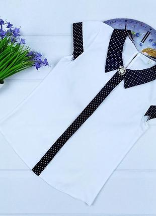 Нарядна біла блуза в школу