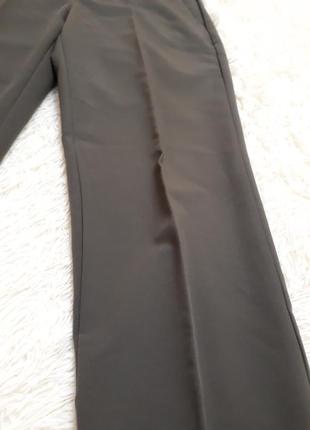 Укороченные брюки цвета темный хаки4 фото