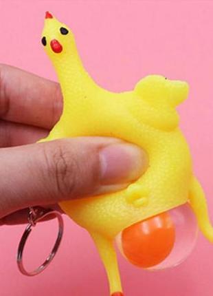 Новый классный забавный брелок курочка курица с выдавливанием яйца анти стресс