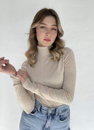 Жіноча водолазка гольфік молочний гладкий2 фото