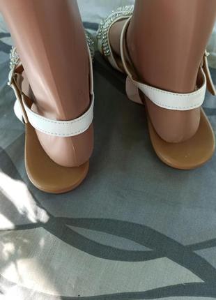 Босоножки со стразами