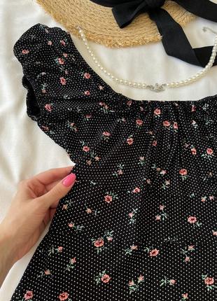 Платье чёрное в горошек цветочный принт4 фото