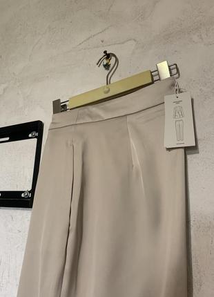 Брюки штаны длинные бежевые кремовые атласные сатиновые шелковые reserved9 фото