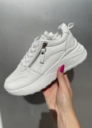 Стильные белые женские кроссовки5 фото