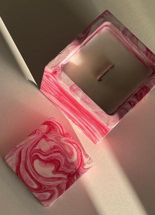 Аромасвеча соевая в кашпо в виде куба с крышкой "cube", 190 мл (грейпфрут)1 фото