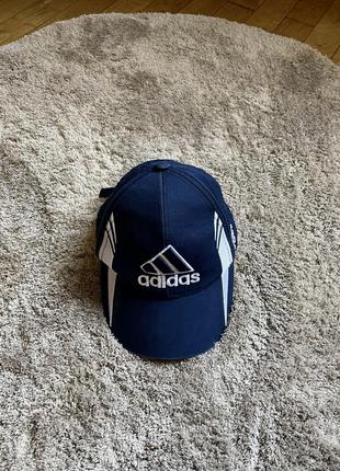 Классная кепка adidas