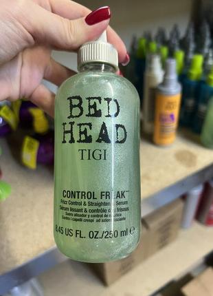Сыворотка для гладкости и дисциплины локонов tigi bad head styl control freak