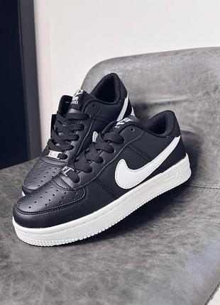 Демисезонные чёрные кроссовки кеды nike air force чорні жіночі кросівки nike air force чорні кросівки найк форс