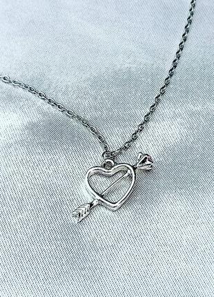 Сріблястий ланцюжок із кулоном-серцем