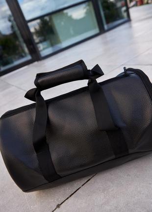 Дорожня сумка бочка mini чорна з карманом для взуття, в екошкірі