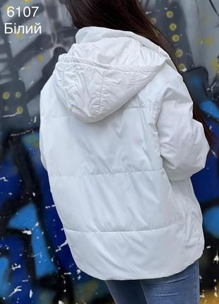 Куртка белая ветровка оверсайз женская с капюшоном6 фото