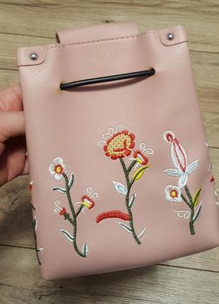 Рожева сумочка з вишивкою3 фото