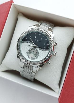 Наручний годинник жіночий в срібному кольорі