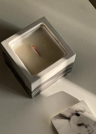 Аромасвеча соевая в кашпо в виде куба с крышкой "cube", 190 мл (брусника)7 фото