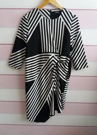 Шикарне асиметричне плаття.