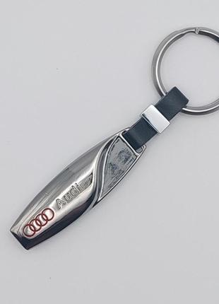 Брелока з брендом audi