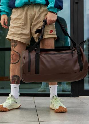 Багатофункціональна сумка-рюкзак з кишенею для взуття 37l на 3 відділення, коричневий колір