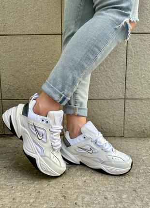 Жіночі кросівки бренда nike