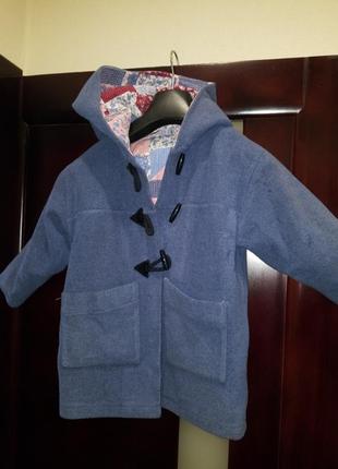 Красиве і стильне пальто на девочеу