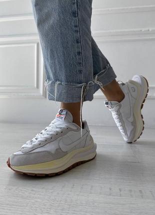 Женские кроссовки nike sacai vaporwaffle cream5 фото