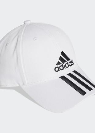 Стильная белая кепка бейсболки adidas