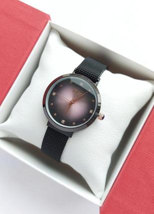 Жіночий наручний годинник в чорному кольорі