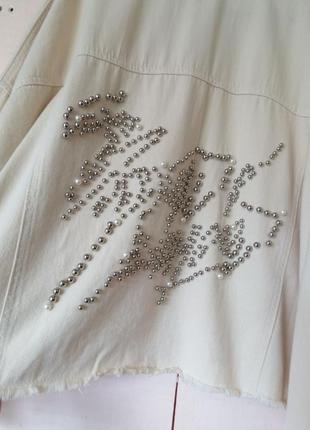 Джинсова куртка піджак коттон оверсайз спинка прикрашена заклепками з намистин і перлів розміри s m4 фото