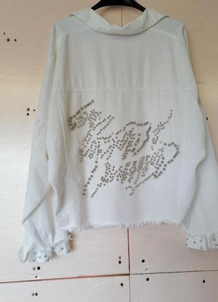 Джинсова куртка піджак коттон оверсайз спинка прикрашена заклепками з намистин і перлів розміри s m9 фото