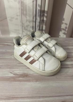 Дитячі кросівки adidas🌿 23р