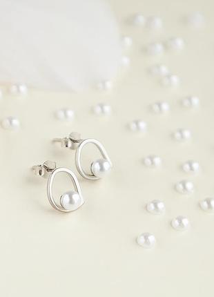 Серебряные сережки пусеты, гвоздики капли с жемчужиной, 925 проба