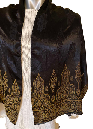 Жіноча шаль jago 47*160см чорна з бежевим орнаментом1 фото