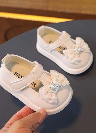 Стильні туфлі для маленьких принцес