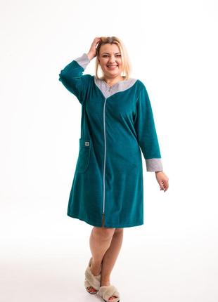 Женский велюровый халат с карманами на молнии, средней длины синий4 фото