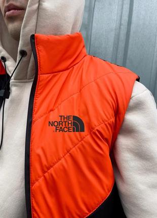 Мужская жилетка осенняя весенняя the north face черно-оранжевая безрукавка мужская тнф демисезонная8 фото