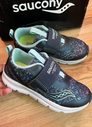 Saucony легкі класні кросівки