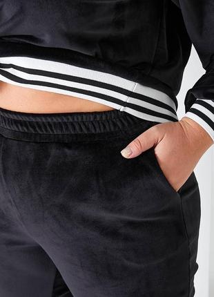 Костюм плюшевый велюровый кофта пуловер джемпер штаны джоггеры прямые батал большого размера домашний комплект черный серый изумрудный лососевый9 фото
