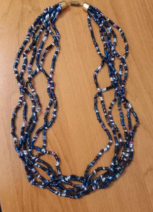 Женское ожерелье из бисера