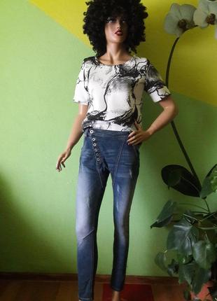 Джинси з застібкою по діагоналі