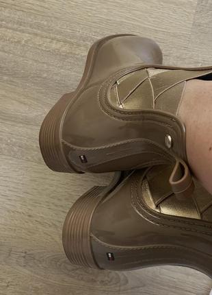 Стильні осінні гумові чоботи tommy hilfiger4 фото