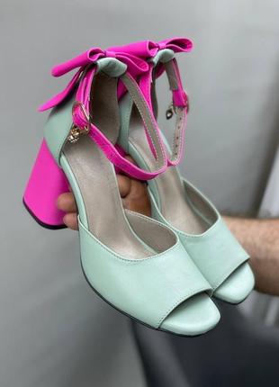 Екслюзивні босоніжки з італійської шкіри та замші жіночі на підборах з бантиком