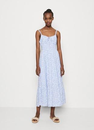 Сукня в квітковий принт від hollister міді сукня
