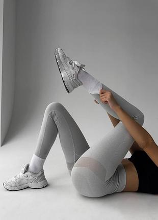 Бесшовные спортивные леггинсы для йоги и спорта push up (светло-серые, серебро) с пуш-ап