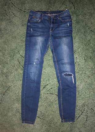 Джинси з потертостями