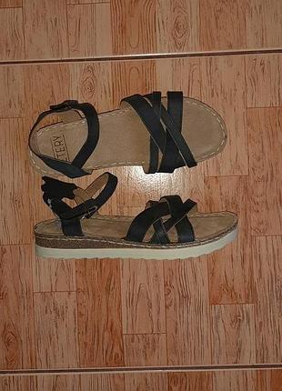 Розпродаж 500грн!!!шкіряні босоніжки etery(іспанія)